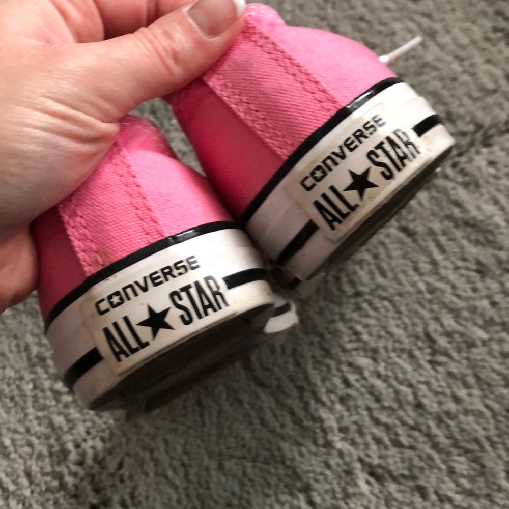 Pink Converse - Picture 2 of 4